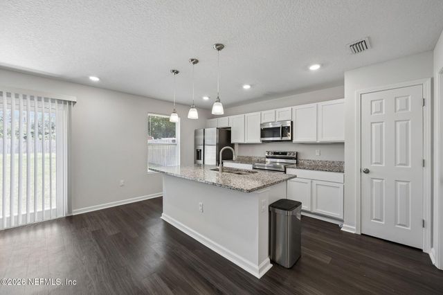 8064 NOROAD, Jacksonville, FL 32210