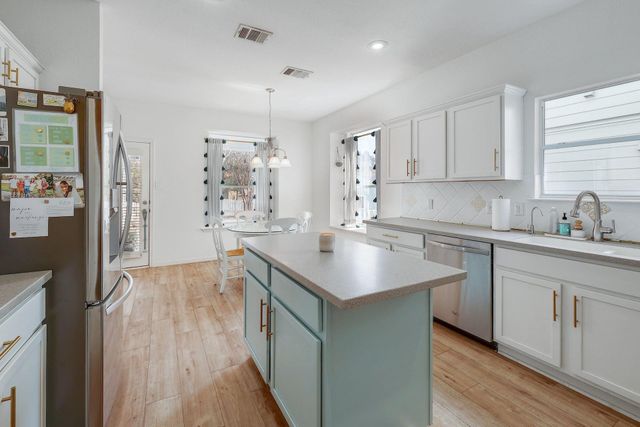 211 N Lynnwood TRL, Cedar Park, TX 78613