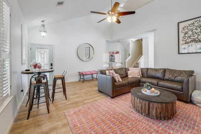 211 N Lynnwood TRL, Cedar Park, TX 78613