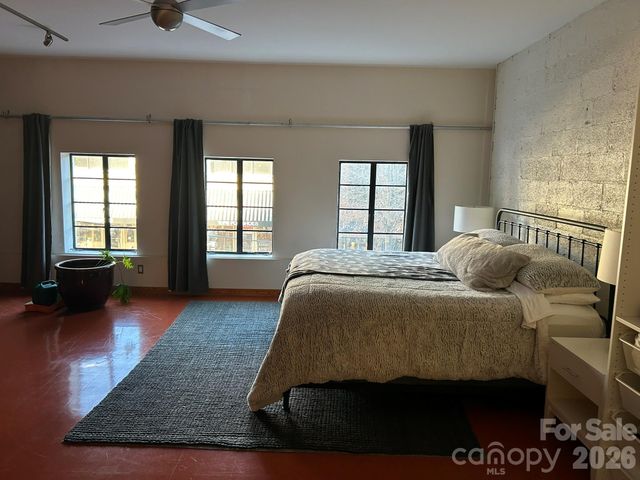 28 N Lexington Avenue, Asheville, NC 28801
