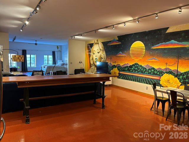 28 N Lexington Avenue, Asheville, NC 28801