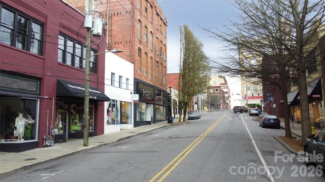 28 N Lexington Avenue, Asheville, NC 28801