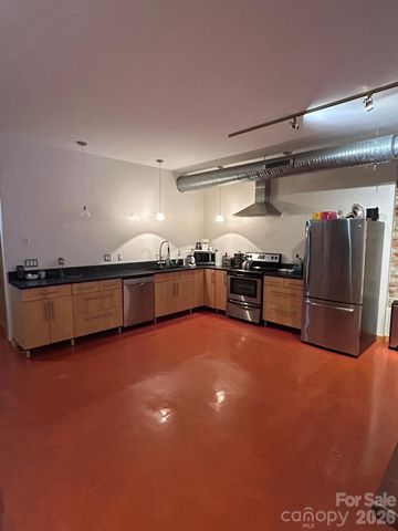 28 N Lexington Avenue, Asheville, NC 28801