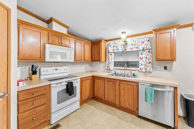 616 Willis Ave, Salina, KS 67401