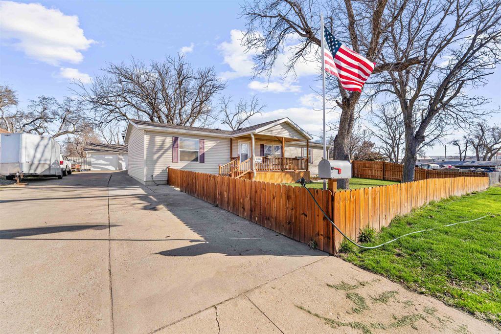 616 Willis Ave, Salina, KS 67401