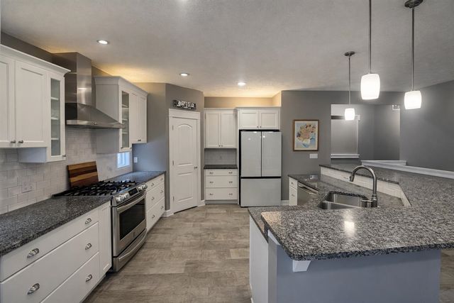 4330 Oak Timbers Drive, Grand Rapids, MI 49525