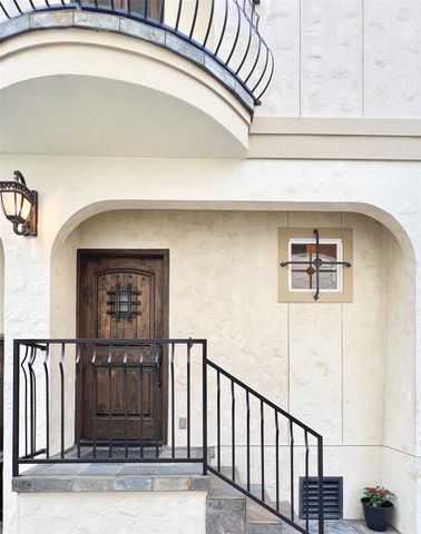 1241 W 24th Street C, Houston, TX 77008