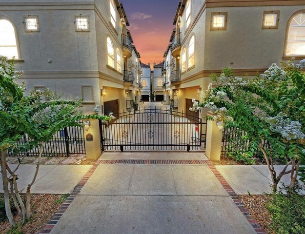 1241 W 24th Street C, Houston, TX 77008