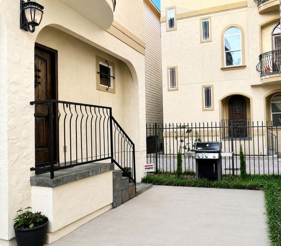 1241 W 24th Street C, Houston, TX 77008