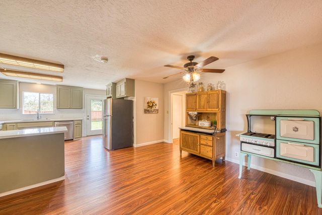 16985 Forrest Lane B, Royal Oaks, CA 95076