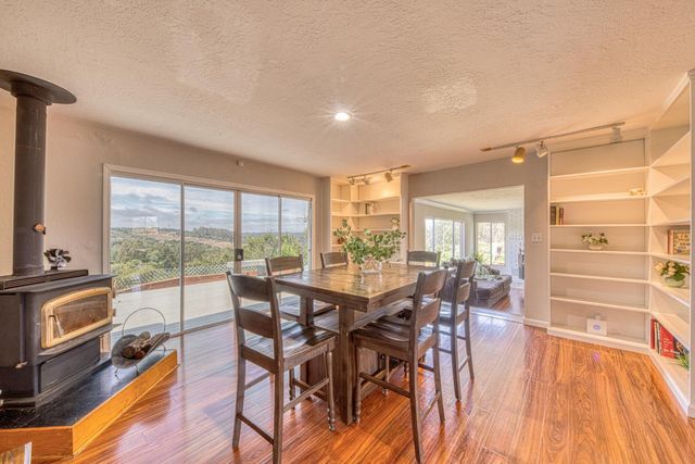 16985 Forrest Lane B, Royal Oaks, CA 95076