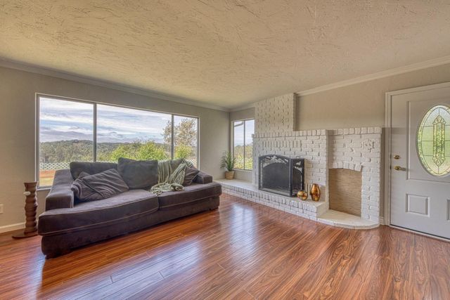 16985 Forrest Lane B, Royal Oaks, CA 95076