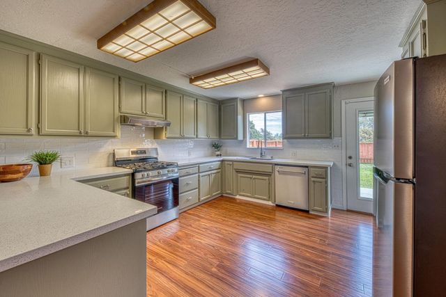 16985 Forrest Lane B, Royal Oaks, CA 95076