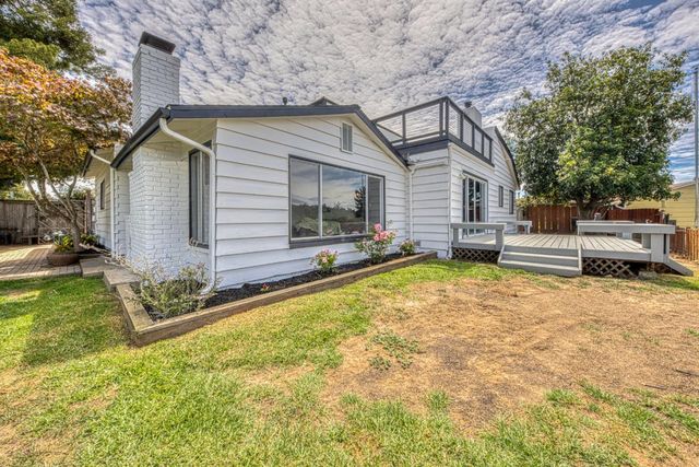 16985 Forrest Lane B, Royal Oaks, CA 95076