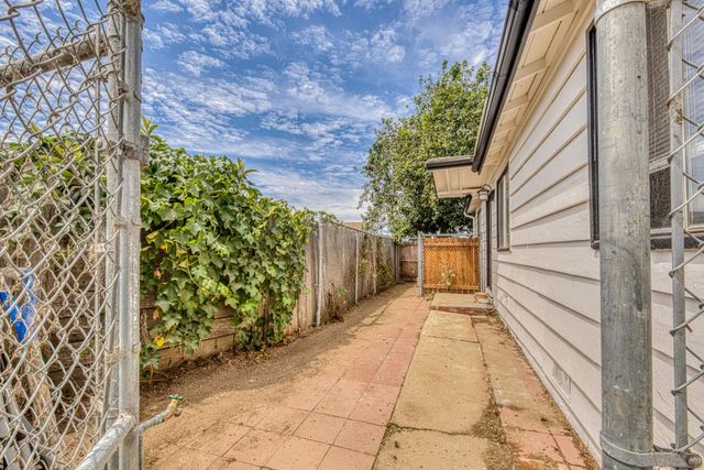 16985 Forrest Lane B, Royal Oaks, CA 95076
