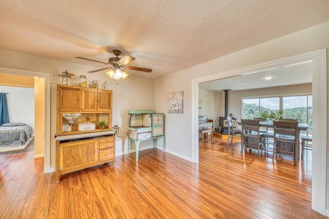 16985 Forrest Lane B, Royal Oaks, CA 95076