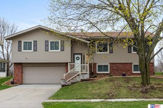 5542 NW Fairway Drive, Lincoln, NE 68521