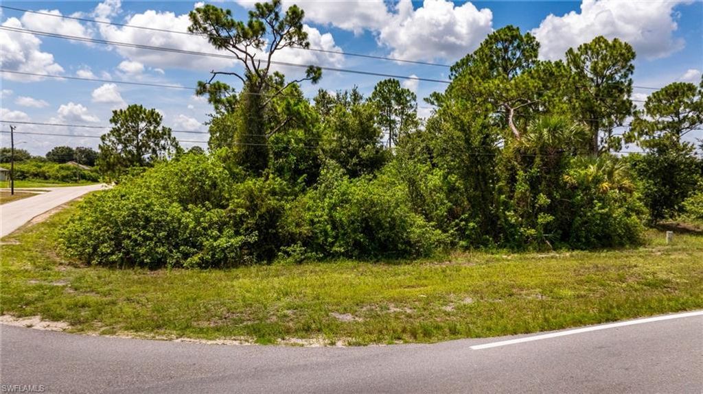 560/562 Alabama RD S, LEHIGH ACRES, FL 33974 — photo 2