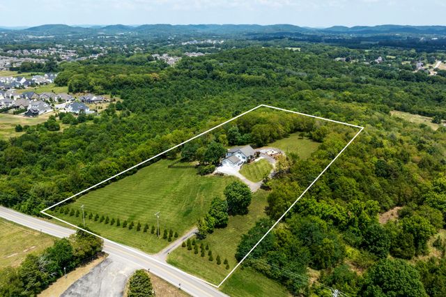 2700 Clayton Arnold Rd, Thompsons Station, TN 37179