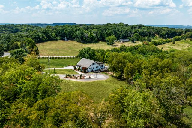2700 Clayton Arnold Rd, Thompsons Station, TN 37179