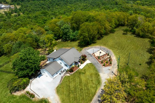 2700 Clayton Arnold Rd, Thompsons Station, TN 37179