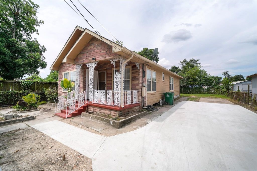1111 Wooding Street, Houston, TX 77011
