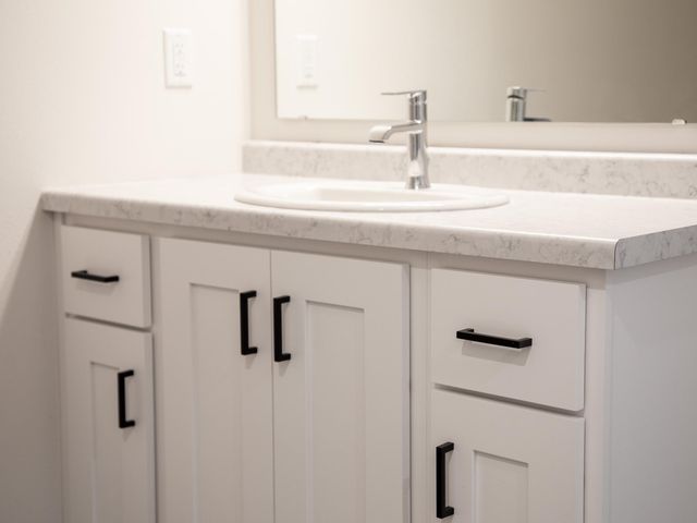 6704 Meadow View Drive S, Fargo, ND 58104