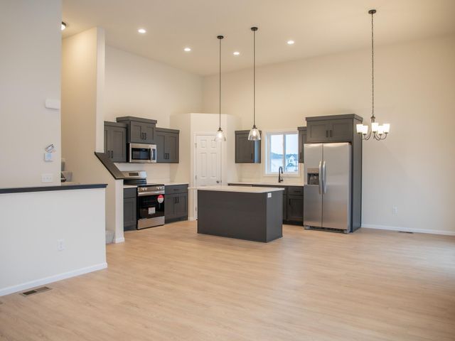 6704 Meadow View Drive S, Fargo, ND 58104