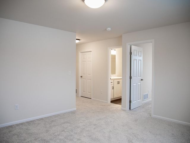 6704 Meadow View Drive S, Fargo, ND 58104