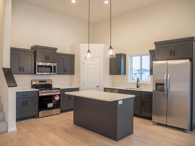 6704 Meadow View Drive S, Fargo, ND 58104