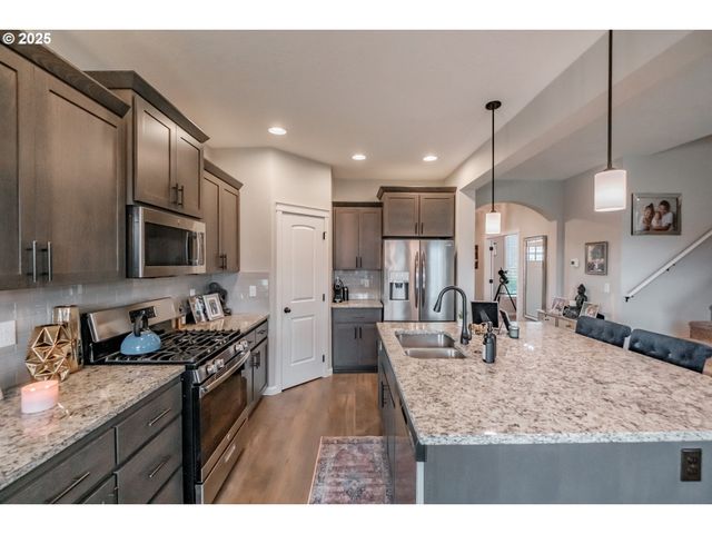 2412 Ne SUMMIT Dr, Albany, OR 97321