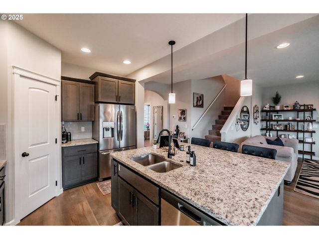 2412 Ne SUMMIT Dr, Albany, OR 97321