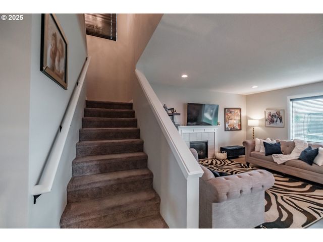 2412 Ne SUMMIT Dr, Albany, OR 97321