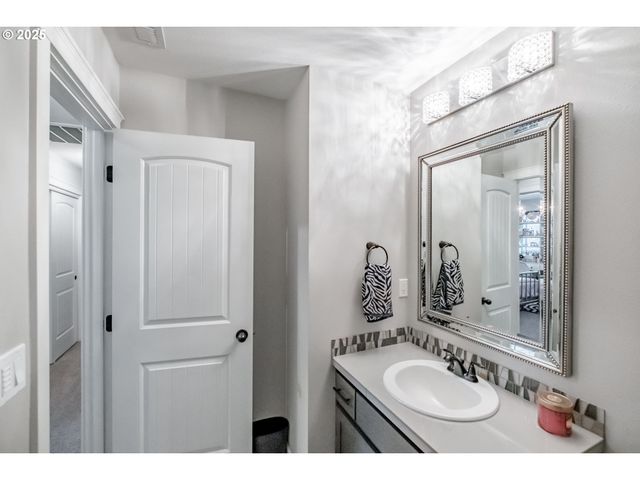 2412 Ne SUMMIT Dr, Albany, OR 97321