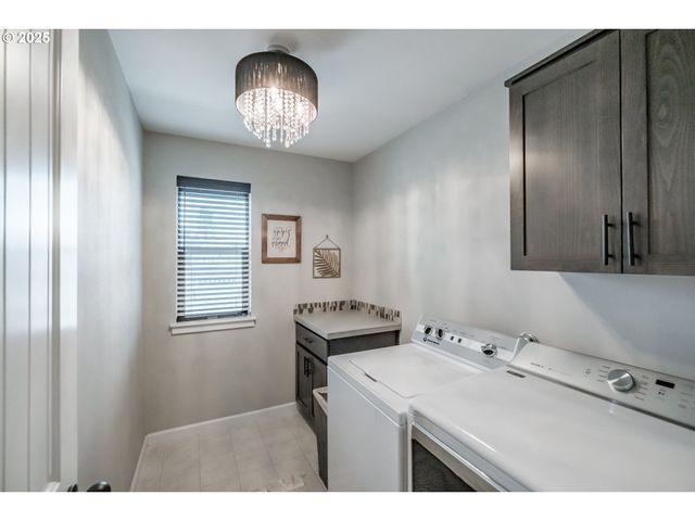 2412 Ne SUMMIT Dr, Albany, OR 97321