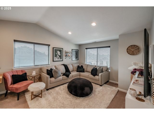 2412 Ne SUMMIT Dr, Albany, OR 97321