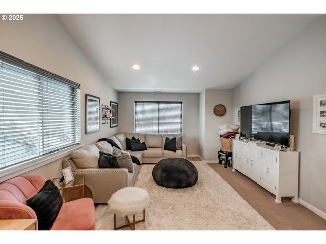 2412 Ne SUMMIT Dr, Albany, OR 97321