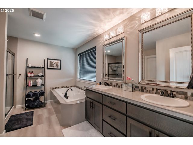 2412 Ne SUMMIT Dr, Albany, OR 97321