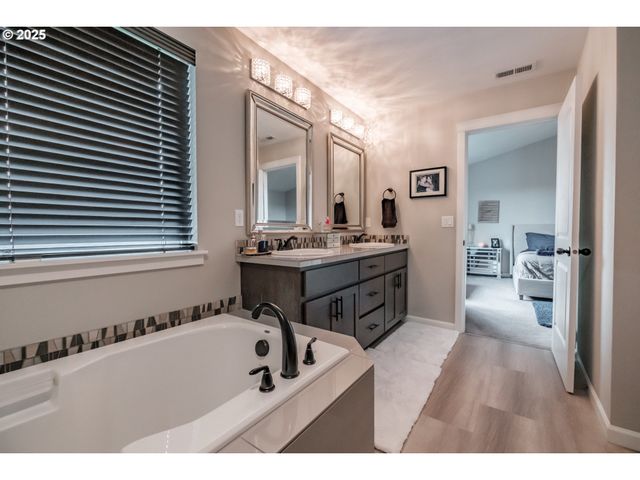 2412 Ne SUMMIT Dr, Albany, OR 97321