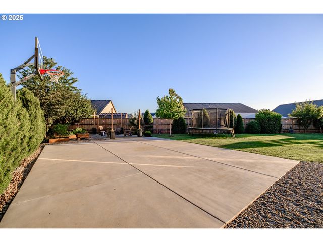 2412 Ne SUMMIT Dr, Albany, OR 97321