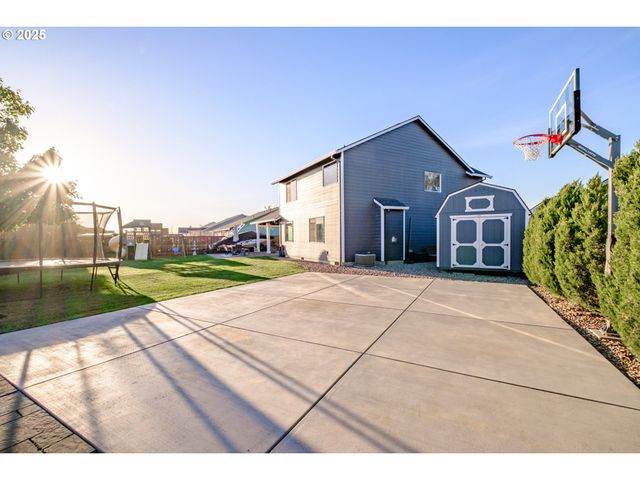 2412 Ne SUMMIT Dr, Albany, OR 97321