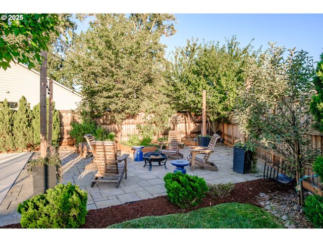 2412 Ne SUMMIT Dr, Albany, OR 97321