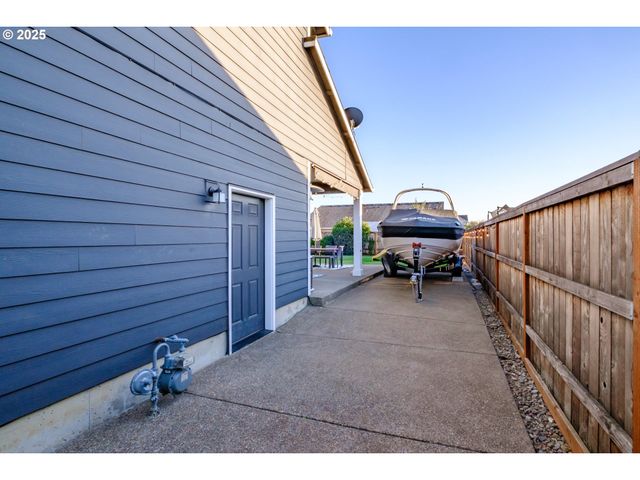 2412 Ne SUMMIT Dr, Albany, OR 97321