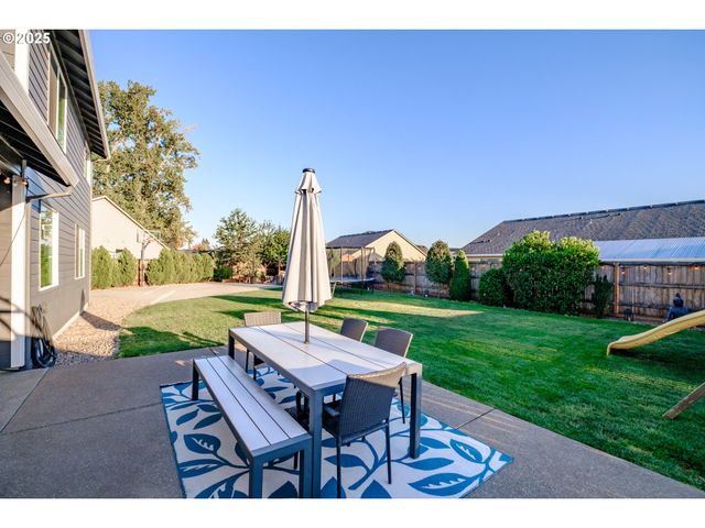 2412 Ne SUMMIT Dr, Albany, OR 97321