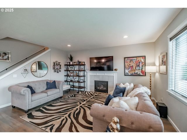 2412 Ne SUMMIT Dr, Albany, OR 97321