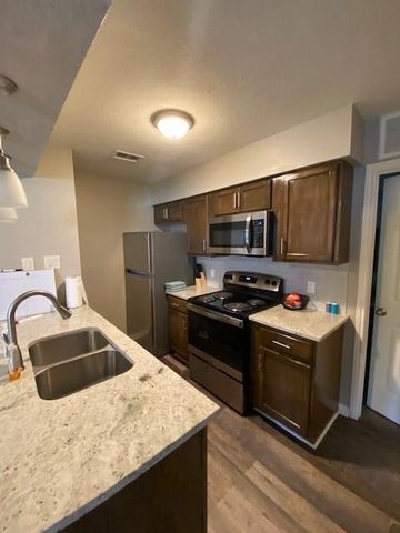 2402 Sycamore Avenue D4, Huntsville, TX 77340