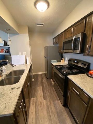 2402 Sycamore Avenue D4, Huntsville, TX 77340