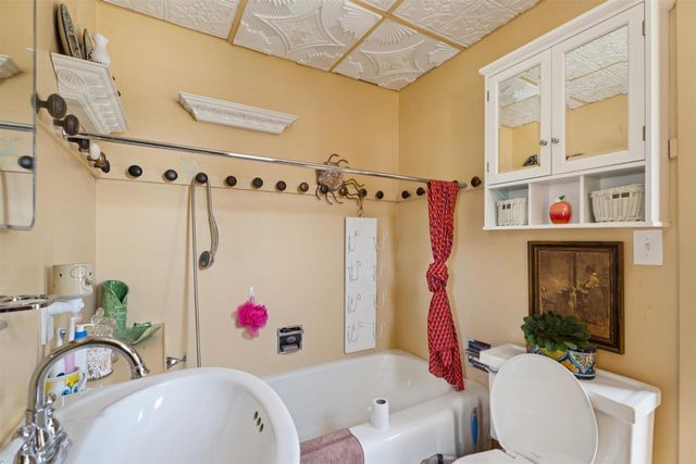 1313 IOWA STREET, Oshkosh, WI 54902