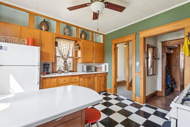 1313 IOWA STREET, Oshkosh, WI 54902