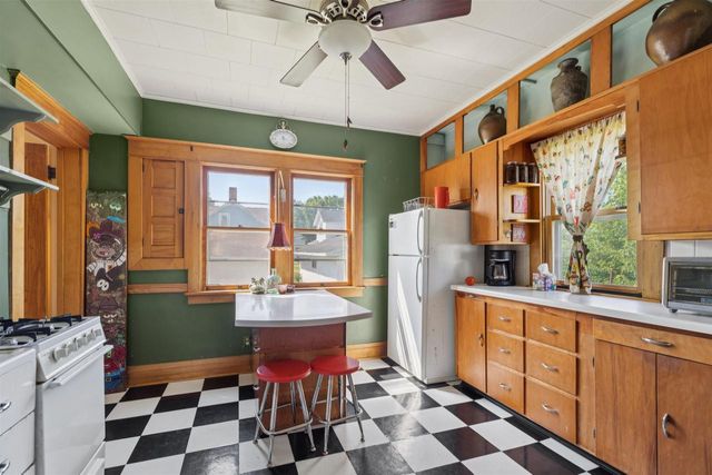 1313 IOWA STREET, Oshkosh, WI 54902